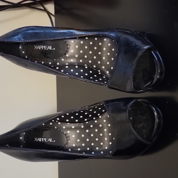 Black open toe heel - Picture 1 of 6